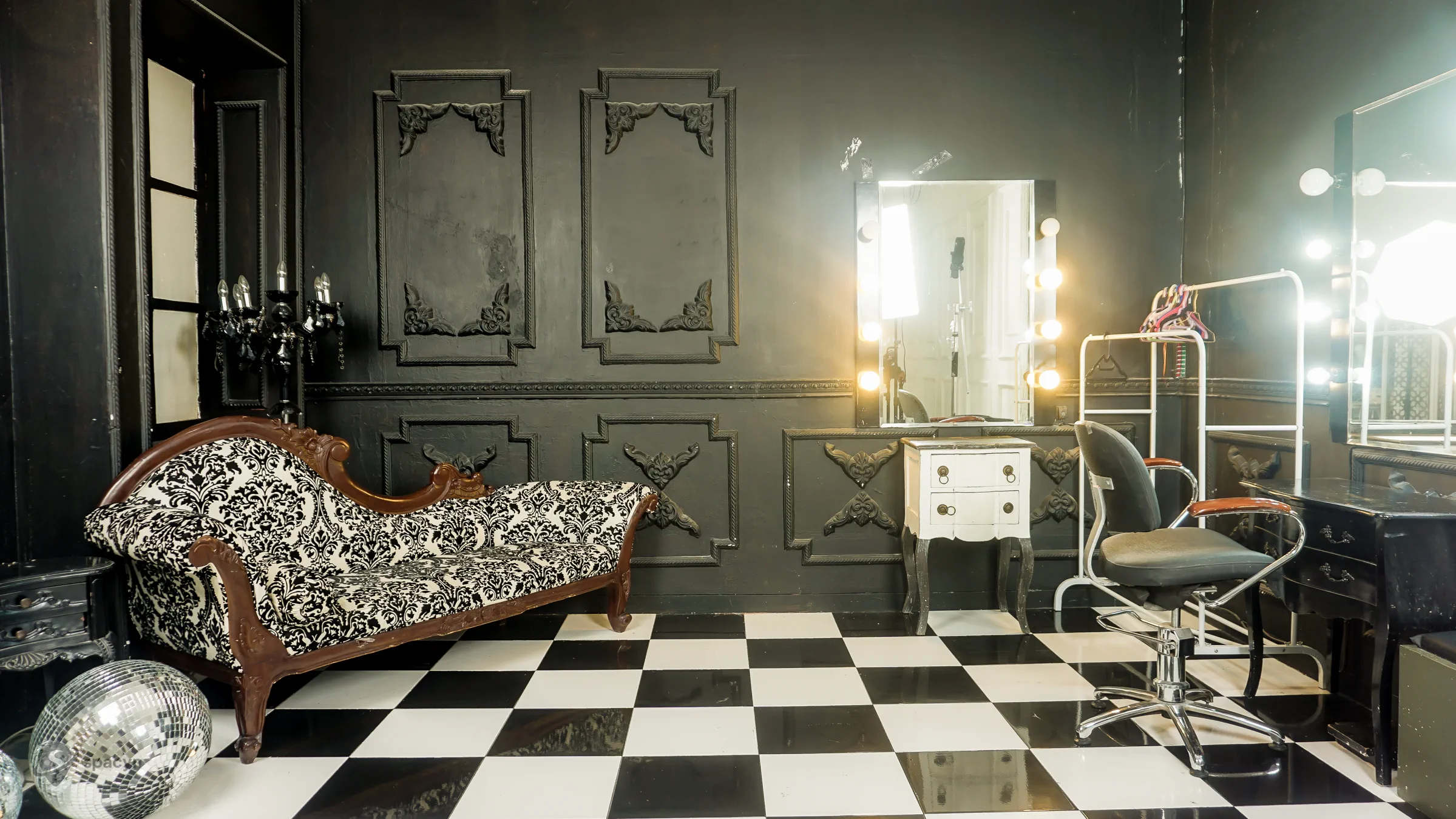 area wardrobe dan makeup studio foto fashion Jakarta untuk produksi lookbook